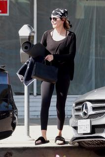 Lisa Rinna feet photo thumbnail