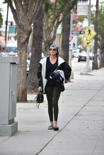 Lisa Rinna feet photo thumbnail