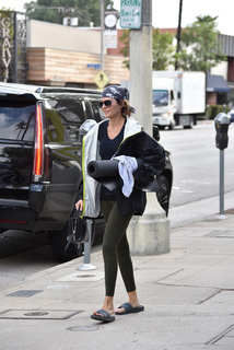 Lisa Rinna feet photo thumbnail