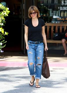 Lisa Rinna feet photo thumbnail