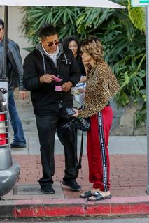 Lisa Rinna feet photo thumbnail