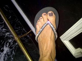 Lisa Rinna feet photo thumbnail