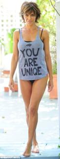 Lisa Rinna feet photo thumbnail