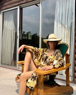 Lisa Rinna feet photo thumbnail