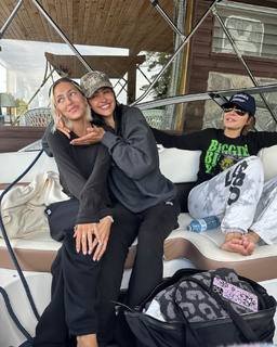 Lisa Rinna feet photo thumbnail