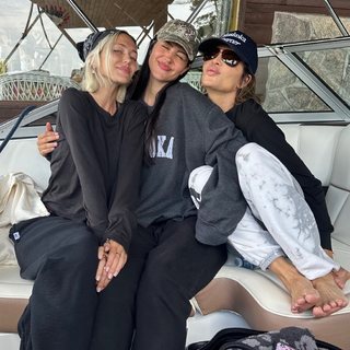 Lisa Rinna feet photo thumbnail