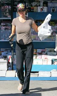 Lisa Rinna feet photo thumbnail