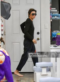 Lisa Rinna feet photo 4