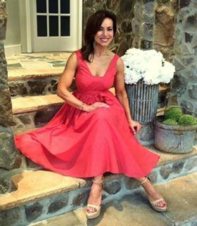 Lisa Robertson feet photo thumbnail