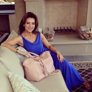 Lisa Robertson feet photo thumbnail