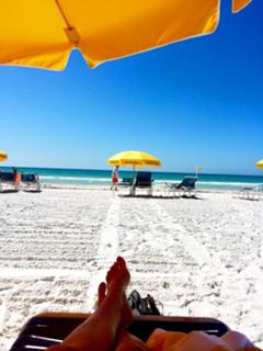 Lisa Robertson feet photo thumbnail