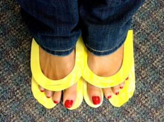 Lisa Robertson feet photo thumbnail