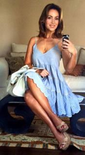 Lisa Robertson feet photo thumbnail