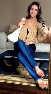 Lisa Robertson feet photo thumbnail