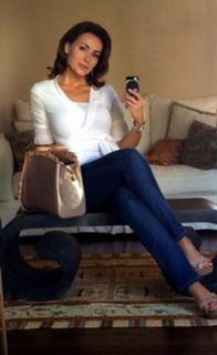 Lisa Robertson feet photo thumbnail