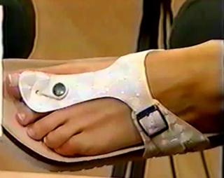Lisa Robertson feet photo thumbnail