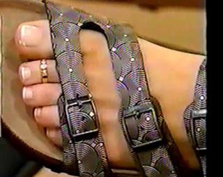 Lisa Robertson feet photo thumbnail
