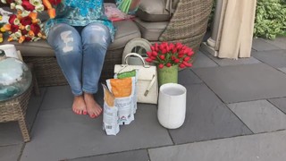 Lisa Robertson feet photo thumbnail