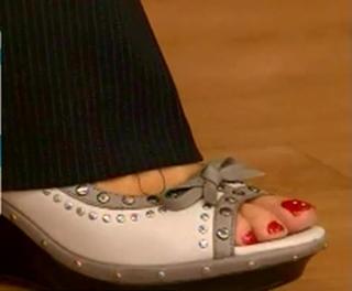 Lisa Robertson feet photo thumbnail