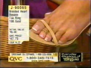 Lisa Robertson feet photo thumbnail