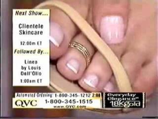 Lisa Robertson feet photo thumbnail