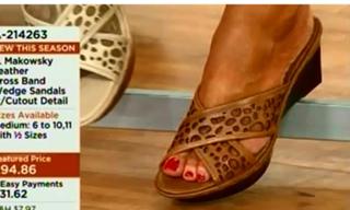 Lisa Robertson feet photo thumbnail