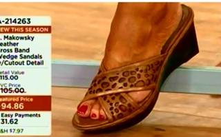Lisa Robertson feet photo thumbnail