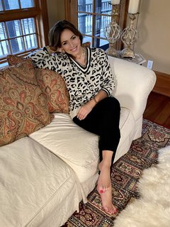 Lisa Robertson feet photo thumbnail
