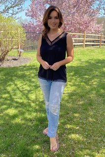 Lisa Robertson feet photo thumbnail