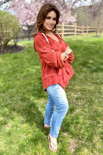 Lisa Robertson feet photo thumbnail