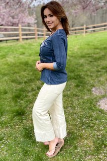 Lisa Robertson feet photo thumbnail