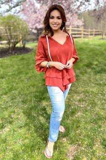 Lisa Robertson feet photo thumbnail
