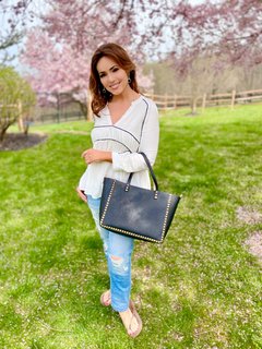 Lisa Robertson feet photo thumbnail