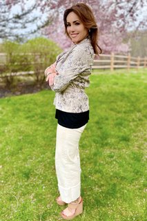 Lisa Robertson feet photo thumbnail