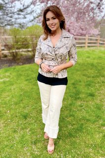Lisa Robertson feet photo thumbnail