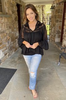 Lisa Robertson feet photo thumbnail