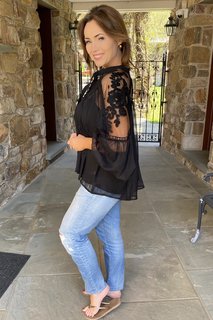 Lisa Robertson feet photo thumbnail