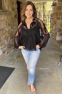 Lisa Robertson feet photo thumbnail