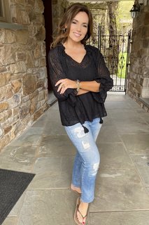 Lisa Robertson feet photo thumbnail