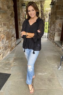 Lisa Robertson feet photo thumbnail