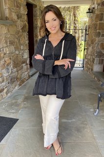 Lisa Robertson feet photo thumbnail