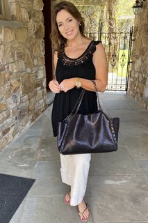 Lisa Robertson feet photo thumbnail