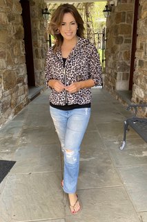 Lisa Robertson feet photo thumbnail