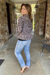 Lisa Robertson feet photo thumbnail
