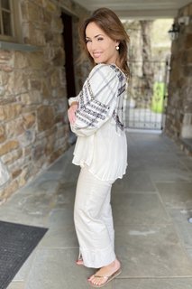 Lisa Robertson feet photo thumbnail