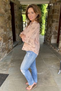 Lisa Robertson feet photo thumbnail