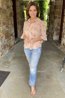 Lisa Robertson feet photo thumbnail