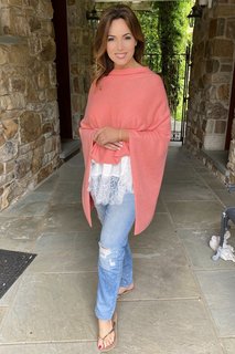 Lisa Robertson feet photo thumbnail