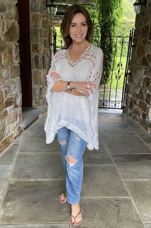 Lisa Robertson feet photo thumbnail