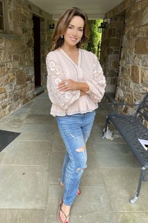 Lisa Robertson feet photo thumbnail